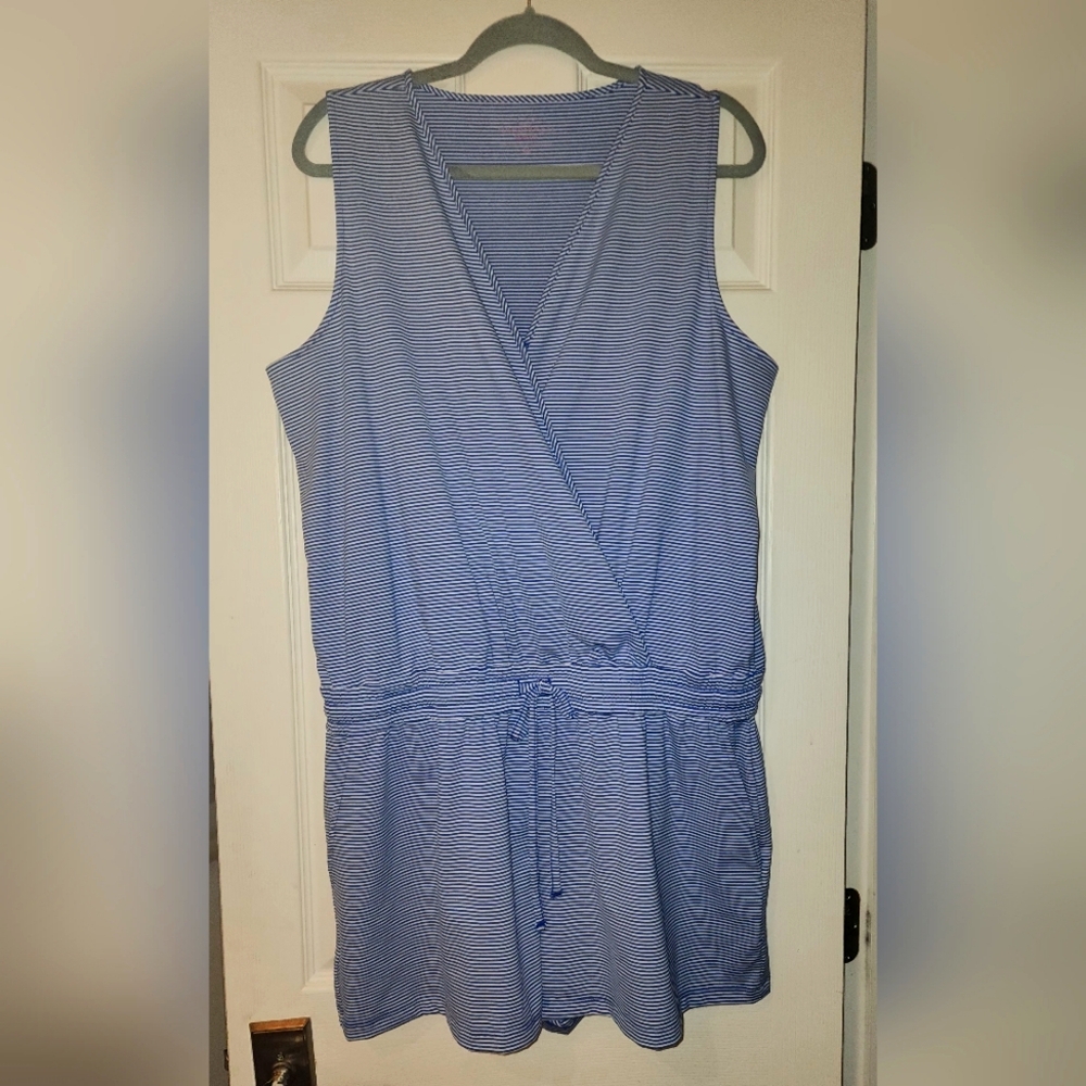 Vineyard Vines cover-up XL